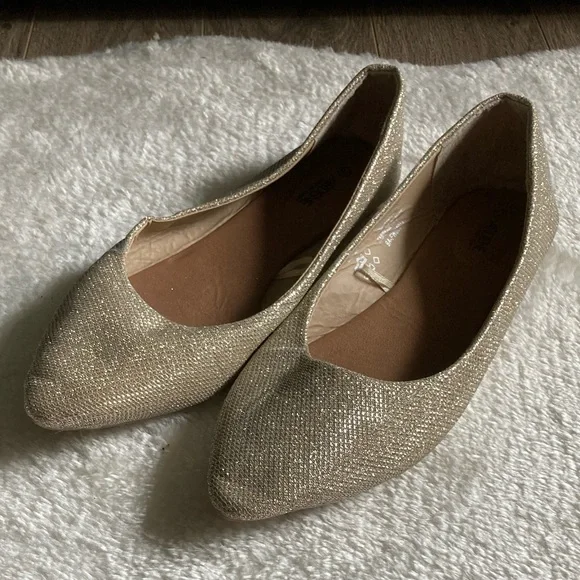 ☀️Gold Flats☀️ - Picture 2 of 3